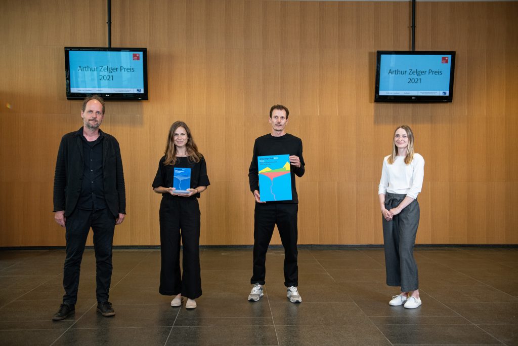 Preisträgerinnen und Preisträger des diesjährigen Arthur Zelger-Preises: Andreas Schett, Michaela Posch, Klaus Mayr und Barbara Buchhammer vom Grafikdesignbüro Circus