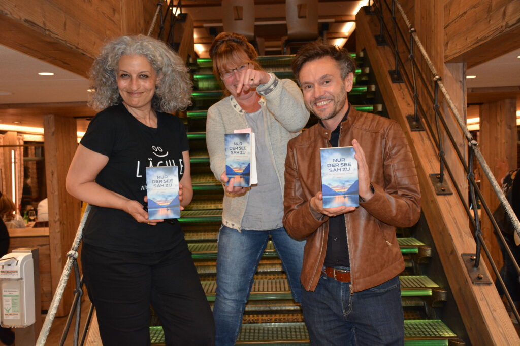 Tatjana Kruse, Nicola Förg und Joe Fischler im Rahmen der Lesung am Schiff