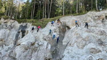Neuer Klettersteig am Achensee Der neue Klettersteig „Christlumsiedlung“ ist ein ideales Übungsterrain für Beginner, Wiedereinsteiger und Familien ©Achensee Tourismus