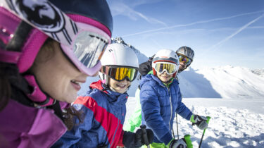 Familien am Spieljoch beim Skifahren