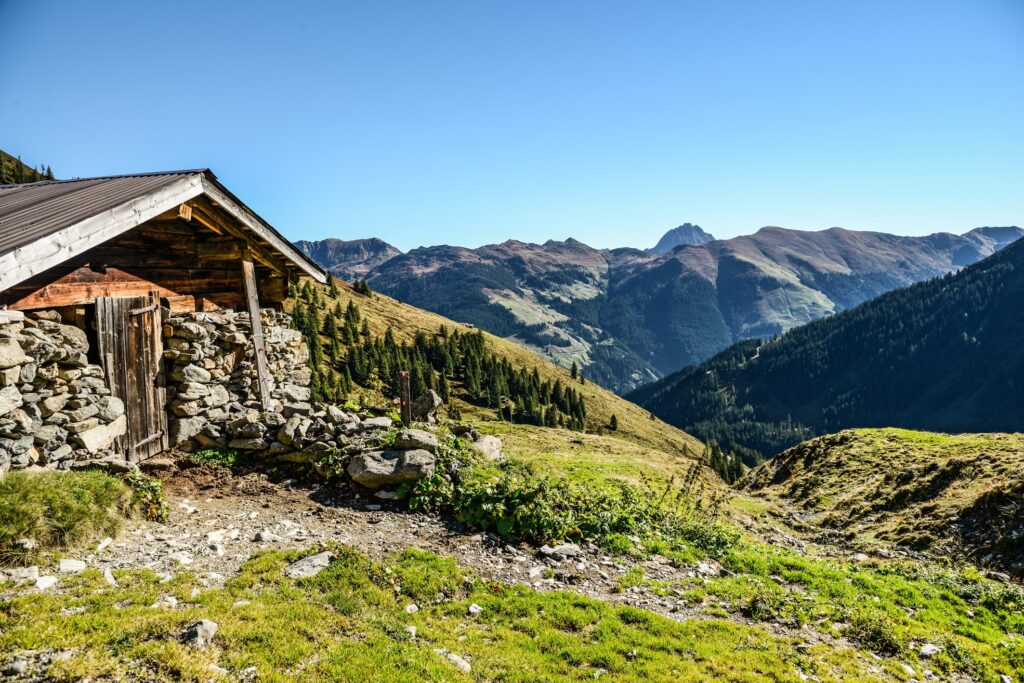 Malerische Berglandschaft: Der KAT Walk führt mitten durch die Kitzbüheler Alpen.