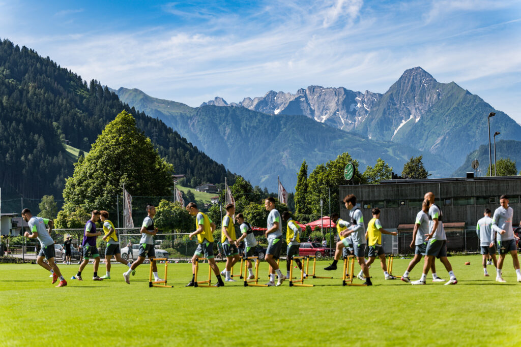 Die Mannschaft von Werder Bremen beim Training im Zillertal 2021.