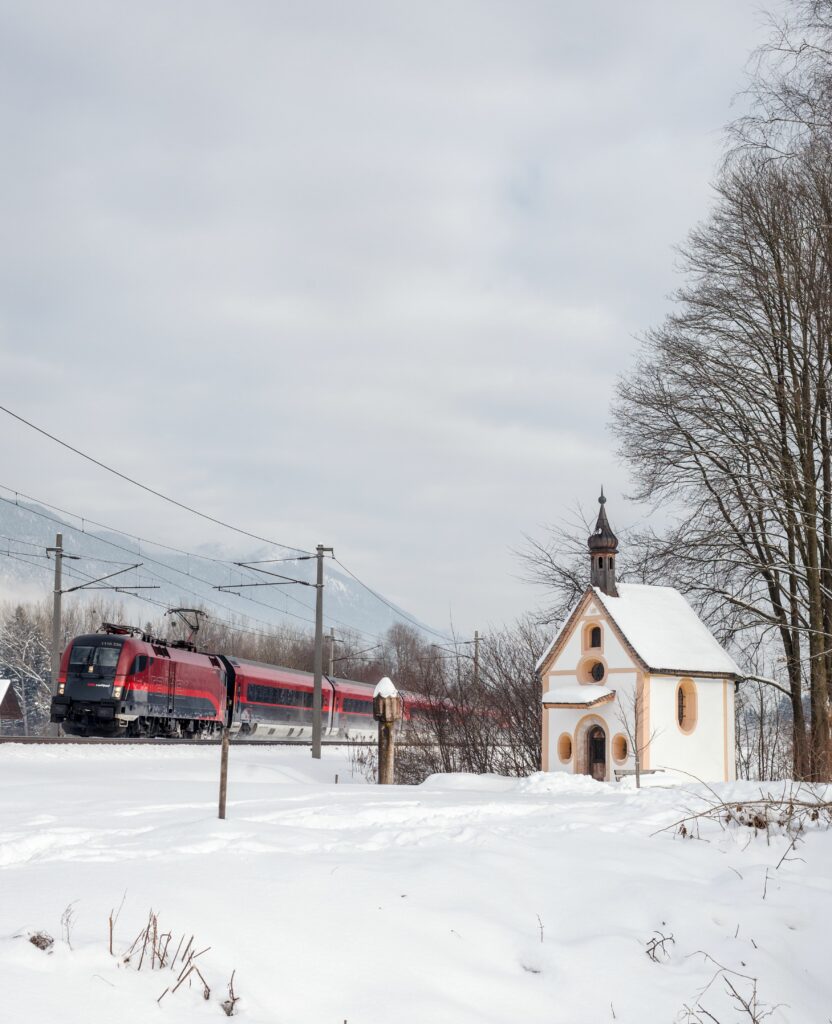 Die ÖBB bietet täglich eine Vielzahl an Direktverbindungen nach Tirol