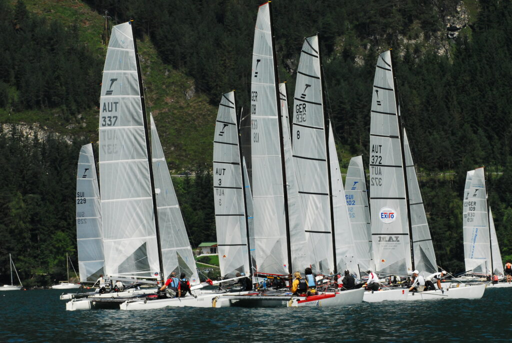 Der Achensee ist aufgrund günstiger Windverhältnisse besonders gut für den Segelsport geeignet.