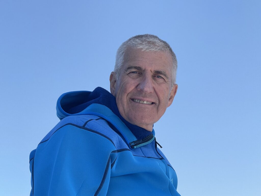 Manfred Leixner, Präsident des Segelclubs SCTWV Achensee, blickt einer aufregenden Segelsaison 2023 entgegen.