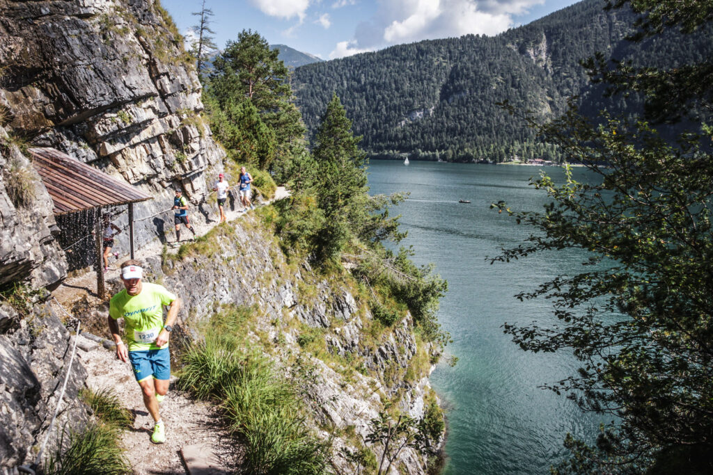 Beim Achenseelauf wird die Region Achensee zum Mekka für Laufsportbegeisterte. Entlang der 23,2 Kilometer langen Strecke offenbart sich Läufern eine wahre Traumkulisse.