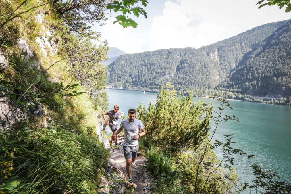 Beim Achenseelauf wird die Region Achensee zum Mekka für Laufsportbegeisterte. Entlang der 23,2 Kilometer langen Strecke offenbart sich Läufern eine wahre Traumkulisse.