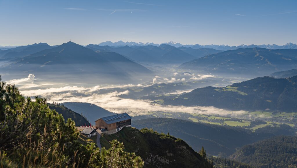Vista panoramica dal rifugio Gruttenhütte sul Wilder Kaiser
