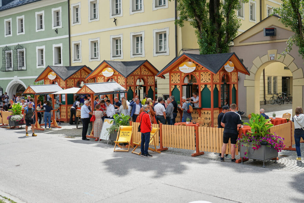 Historische Biedermeier-Pavillons dienen als kulinarische Bühne