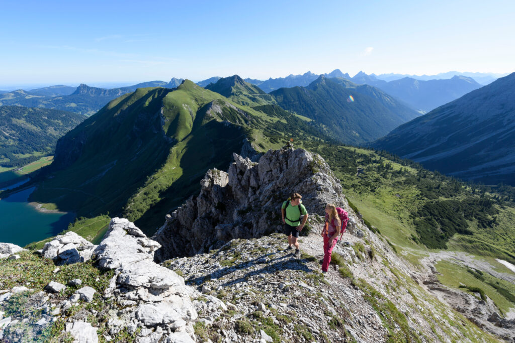 Wandern und Klettern mit Panoramablick auf das Tiroler Hochtal