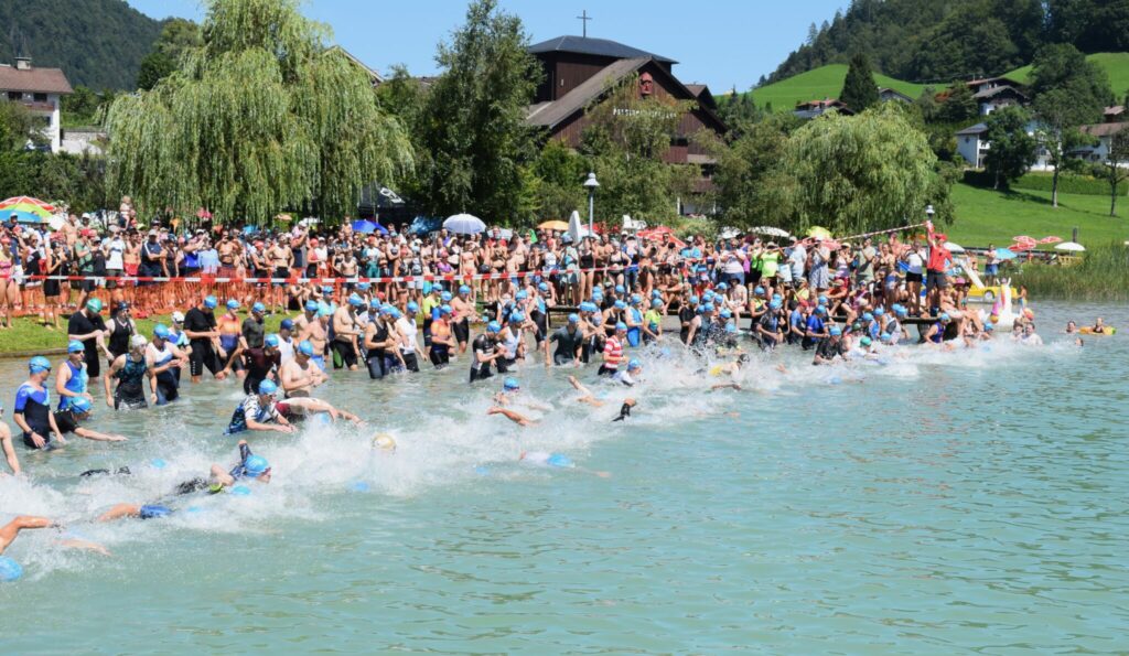 Rund um den türkisgrünen Thiersee versammelten sich über 600 Athlet:innen.