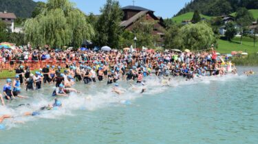 Rund um den türkisgrünen Thiersee versammelten sich über 600 Athlet:innen.