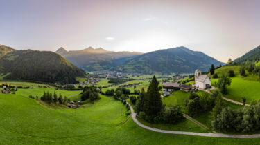 Talweg Matrei_Nikolauskapelle_Ausblick auf Matrei