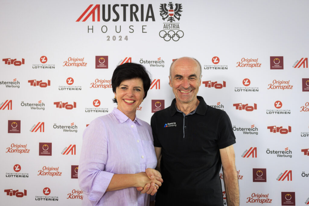 Karin Seiler (Geschäftsführerin der Tirol Werbung) gemeinsam mit Eugen Burtscher (Präsident des Kletterverbands Österreich).