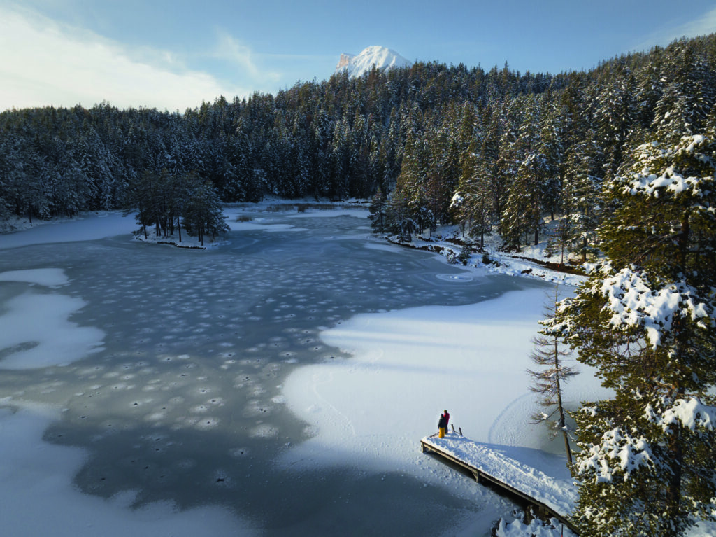 New winter long-distance hike on Tyrol's high plateau: here at Lake Möserer See