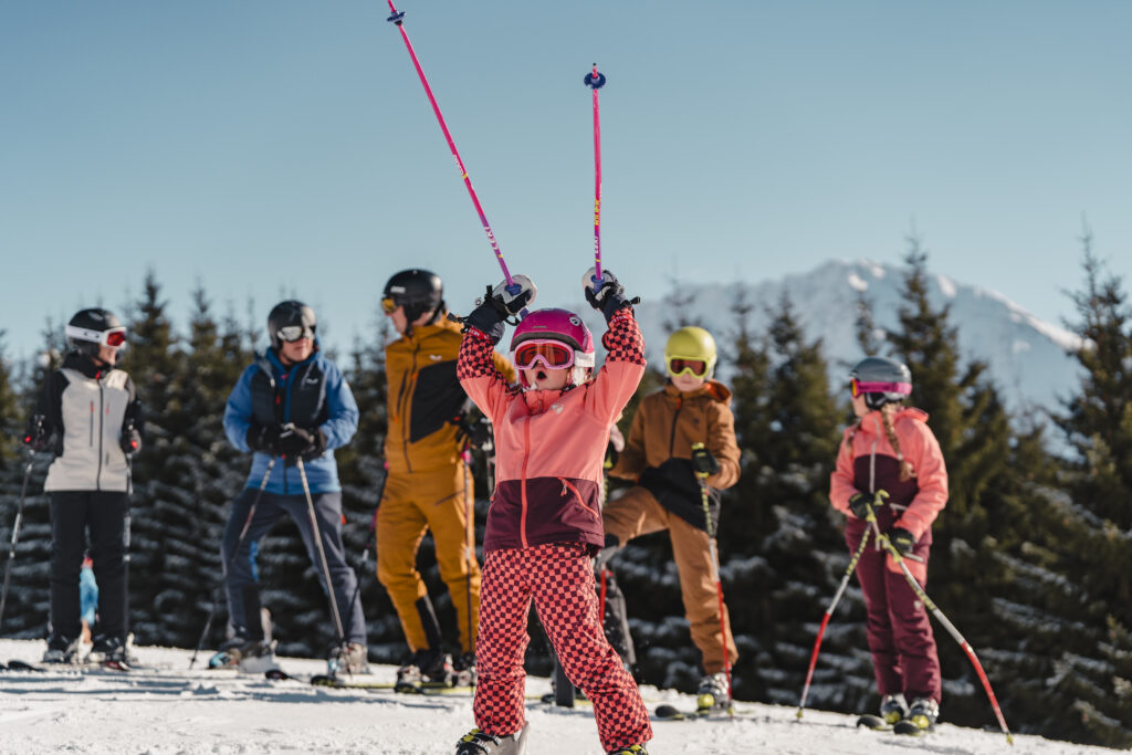 Hoch die Hände! Beim Skifahren in Berwang