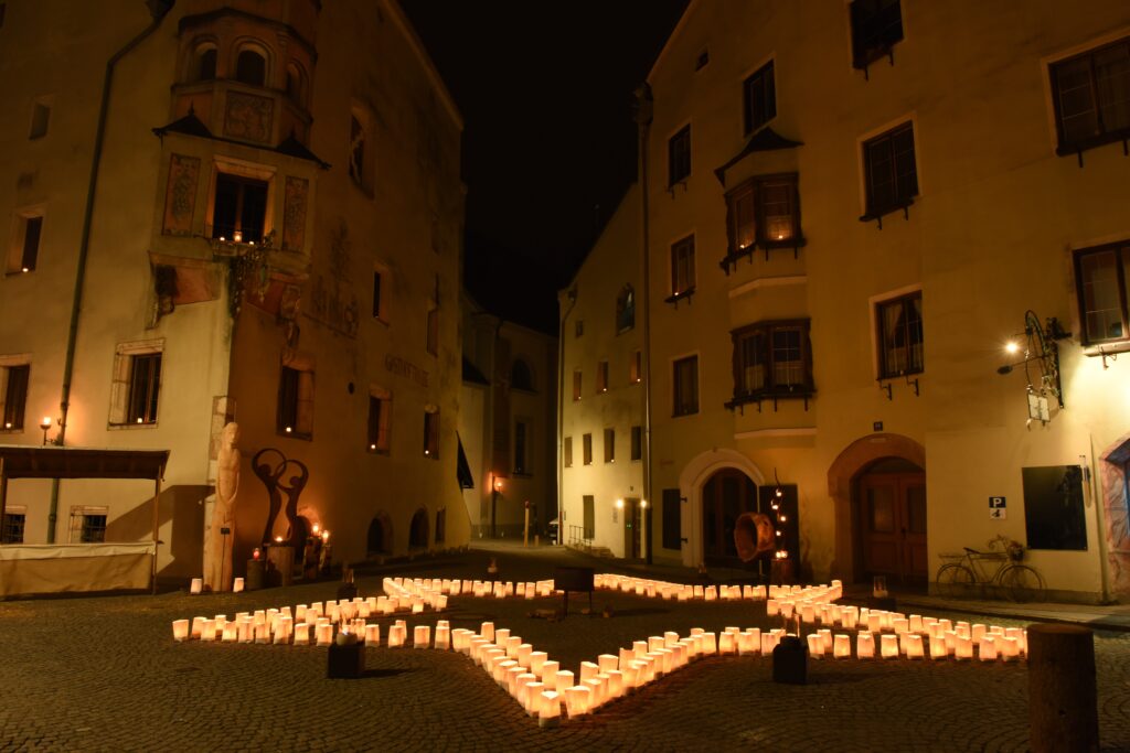 Lichtermeer am Adventmarkt in Rattenberg