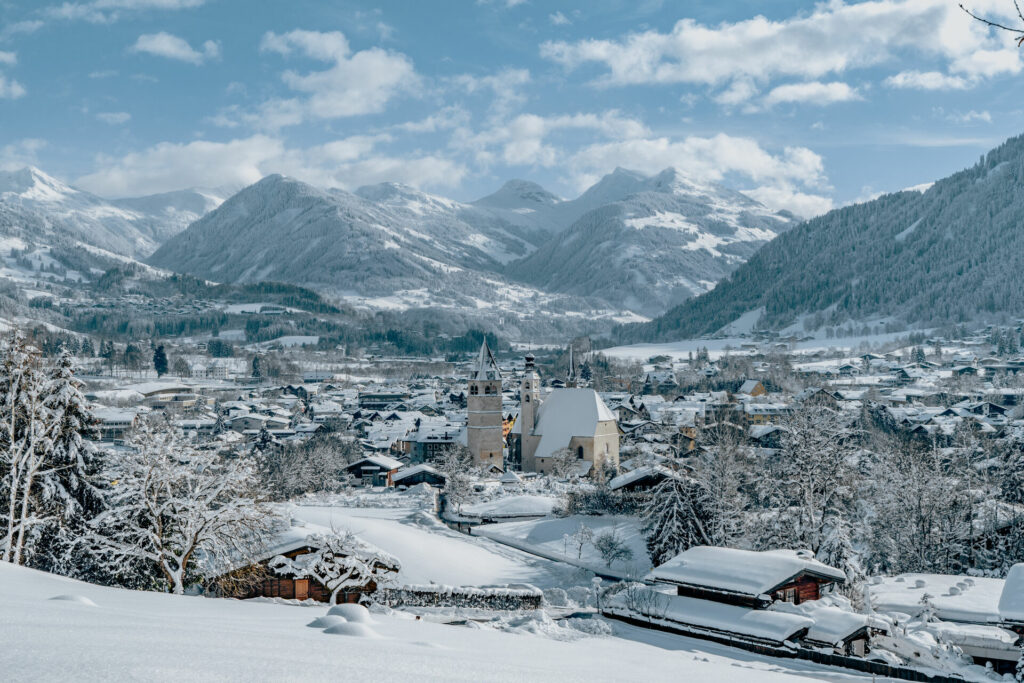 Stadt Kitzbühel im Winter