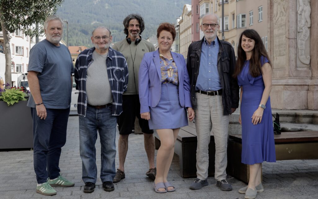 KARLI UND MARIE in Tirol © Eckhard-Kuchenbecker.jpg  v.l.n.r.: Ralf Zimmermann (Perathon Film), Sigi Zimmerschied (Hauptdarsteller), Christian Lerch (Regie), Luise Kinseher (Hauptdar¬stellerin), Ulrich Limmer (Perathon Film), Angelika Pagitz (Cine Tirol) © Eckhard Kuchenbecker 