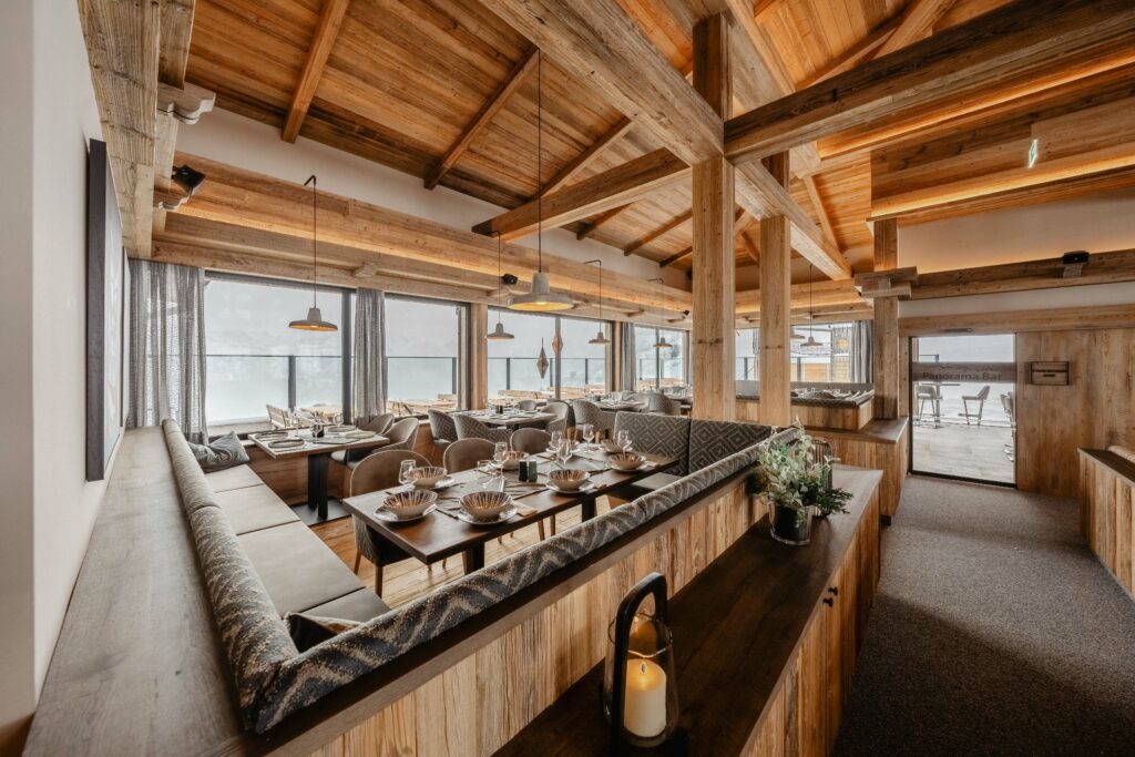 Panorama_Restaurant_Kreuzjoch_Schlick2000_Lounge1