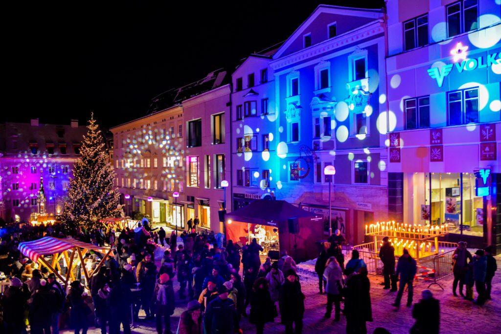 1.000 luci trasformano la piazza inferiore della città (Unterer Stadtplatz) e il parco cittadino (Stadtpark) di Kufstein in un incantevole mondo di luci.