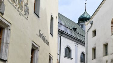 Nach seinem jahrelangen Dornröschenschlaf öffnet das Hotel Traube in Rattenberg wieder.