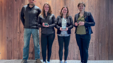 Michael Gritsch und Lena Lackner (beide St. Johanner Bergbahnen) und Anna Millinger sowie Martina Foidl (beide Tourismusverband St. Johann in Tirol)