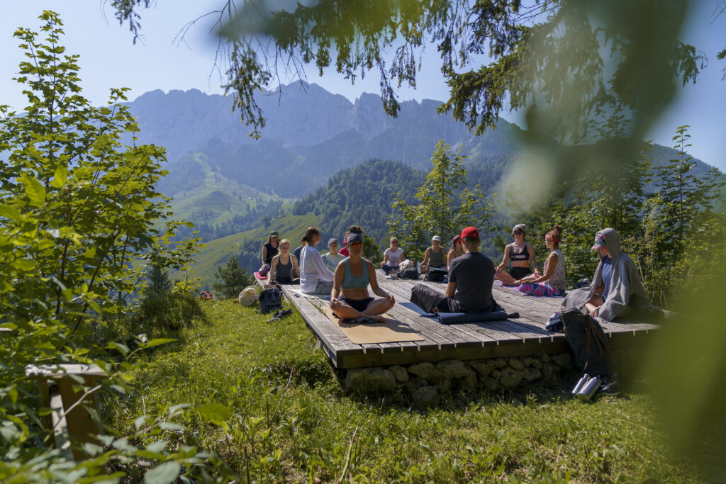 Yogis am Brentenjoch im Kufsteinerland