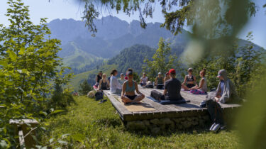 Yogis am Brentenjoch im Kufsteinerland