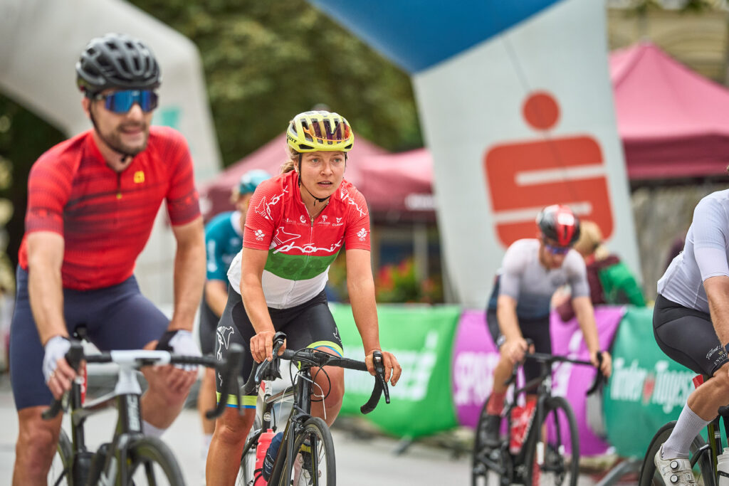 Rennradfahrer beim Kufsteinerland Radmarathn im Stadtzentrum von Kufstein