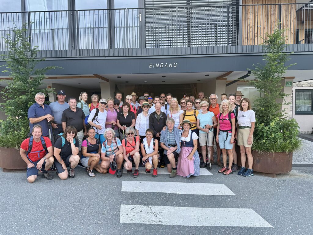 Die Weinwanderer vor dem Start der Wanderung. (c) Philipp Dorfer