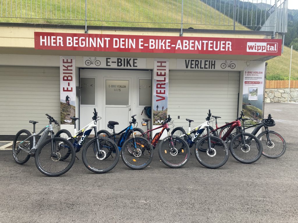 Der E-Bike-Verleih in Navis bietet top ausgestattete Räder für jede Tour.
