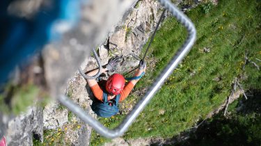 Drahtseil, Karabiner, Konzentration – wer im Wipptal unterwegs ist, erlebt die Berge aus nächster Nähe.