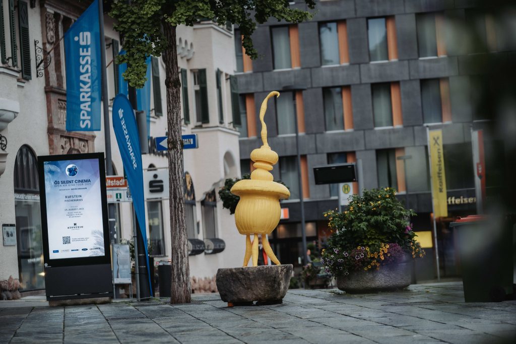 Bildhauersymposium Spurwechsel in Kufstein, Kunstwerk am Oberen Stadtplatz