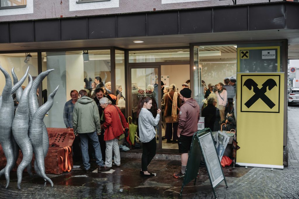 Vernissage Galerie dia:log in Kufstein – Bildhauersymposium Spurwechsel