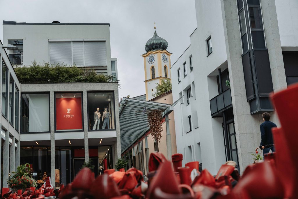 Bildhauersymposium Spurwechsel in Kufstein, Kunstwerke am Arkadenplatz