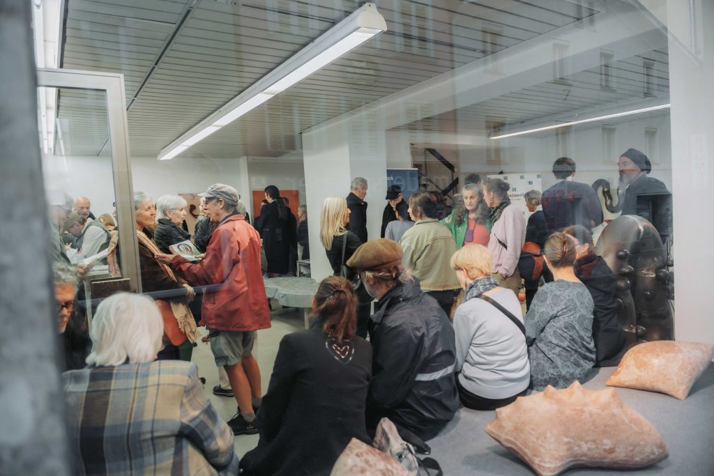 Großer Andrang bei Vernissage Bildhauersymposium dia:log.