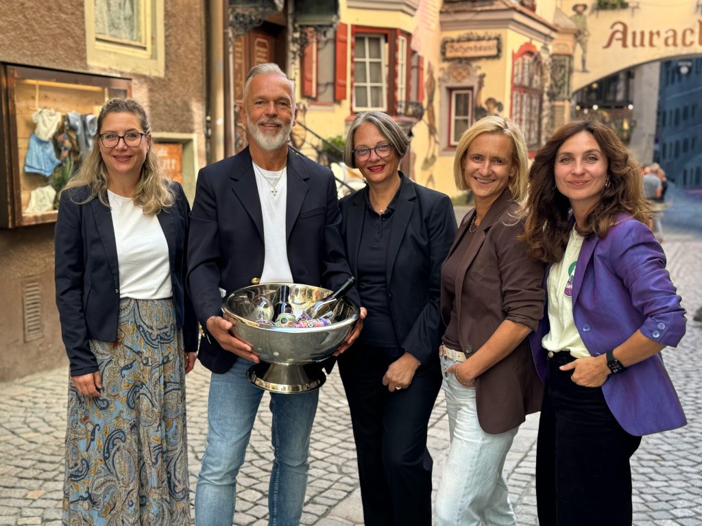 Im Bild von links: Marketingleiterin Sabine Jahns, Obmann Georg Hörhager, GF Sabine Mair (alle TVB Kufsteinerland) GF Helga Juffinger (Biometzgerei Juffinger), GF Lisa Bichler (Bierol)