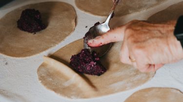 Bei der Culinaria in Trins werden regionale Spezialitäten frisch vor Ort zubereitet – mit Zutaten aus der Region und viel Liebe zum Detail.
