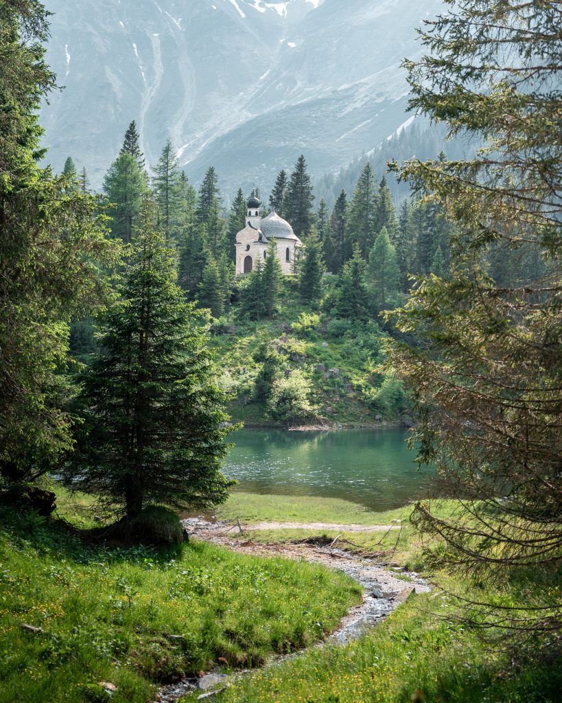 Die Kapelle „Maria am See“ am Obernberger See.