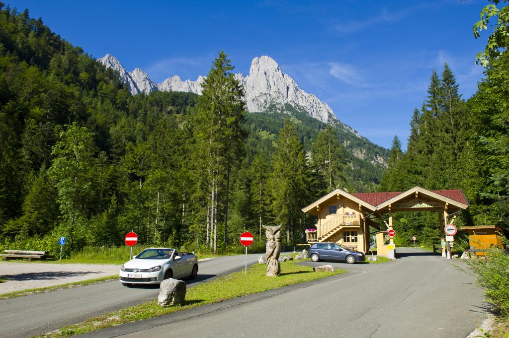 Mautstelle im Kaiserbachtal in Kirchdorf in Tirol in der Region St. Johann in Tirol