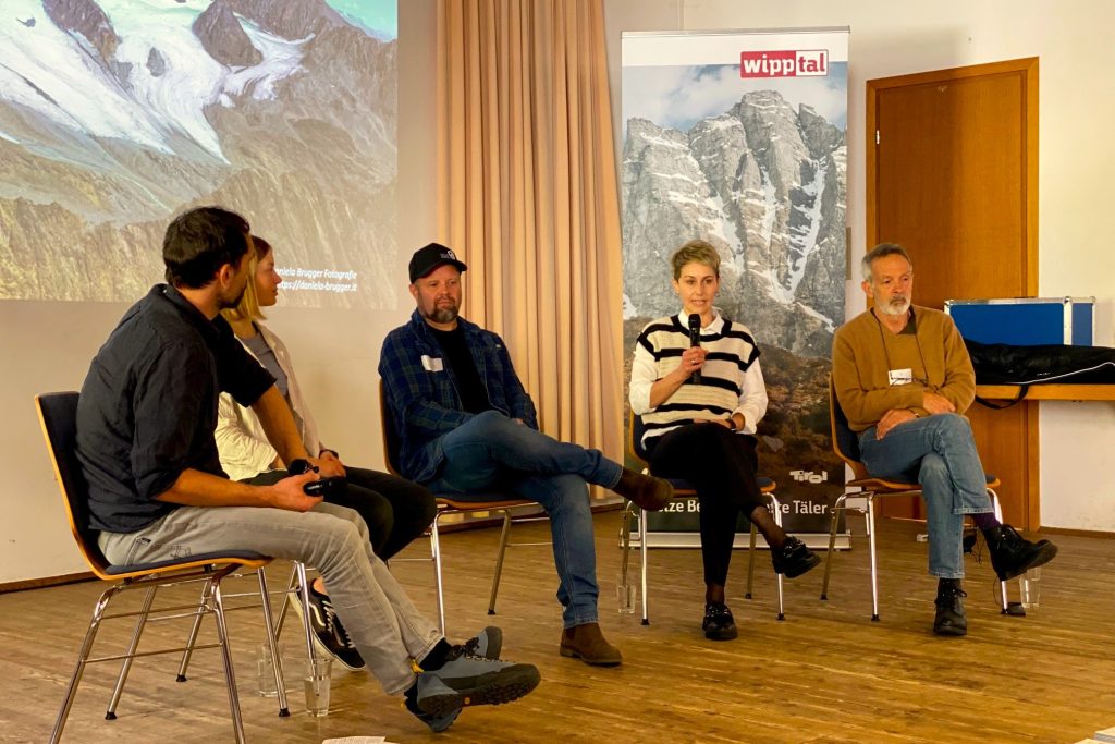 Abgerundet wurde das Programm durch eine Podiumsdiskussion mit Dr. Tobias Hipp (DAV -Ressort Natur- und Umweltschutz), Hannah Löberbauer (Jungalpinistin), Stefan Ortner (Lo.La Alpine Safety Management), Verena Salchner (Hüttenwirtin) und Georg Kaser (Glaziologe und Klimaforscher).