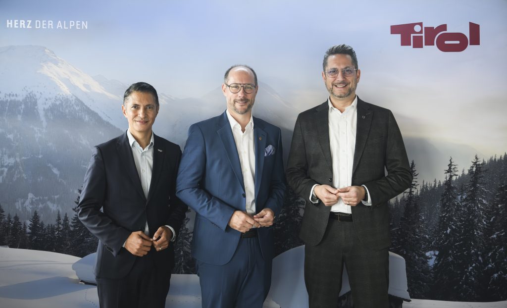 Zogen Bilanz über den aktuellen Sommer und blickten auf die kommende Wintersaison: Tirol Werbung-Marketingleiter Patricio Hetfleisch, Landesrat Mario Gerber und Wirtschaftskammer-Spartenobmann Alois Rainer (v.l.)