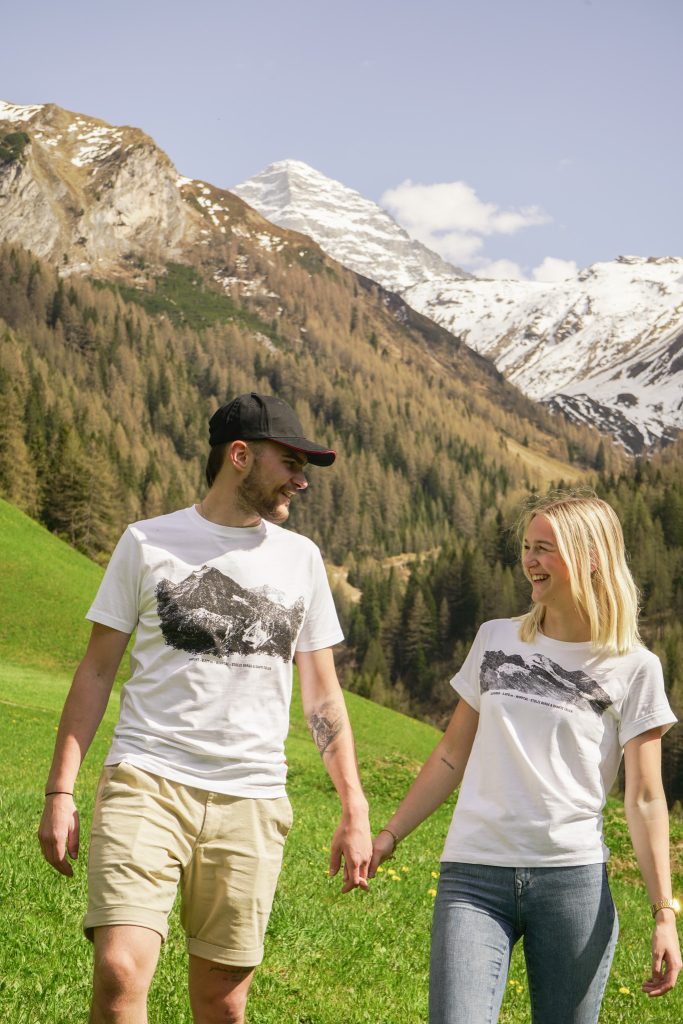 Die hochwertigen T-Shirts mit Bergmotiv „Habicht“ und „Olperer“ verbinden Stil und regionale Verbundenheit.