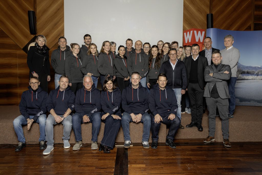 Obmann, Vorstand, Geschäftsführung, Aufsichtsrat und Mitarbeiter bei der Vollversammlung