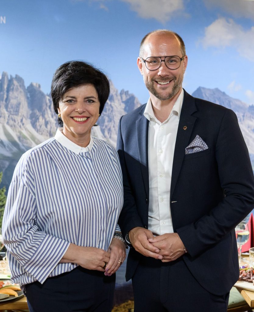 Tirol Werbung-Geschäftsführerin Karin Seiler und Tourismuslandesrat Mario Gerber