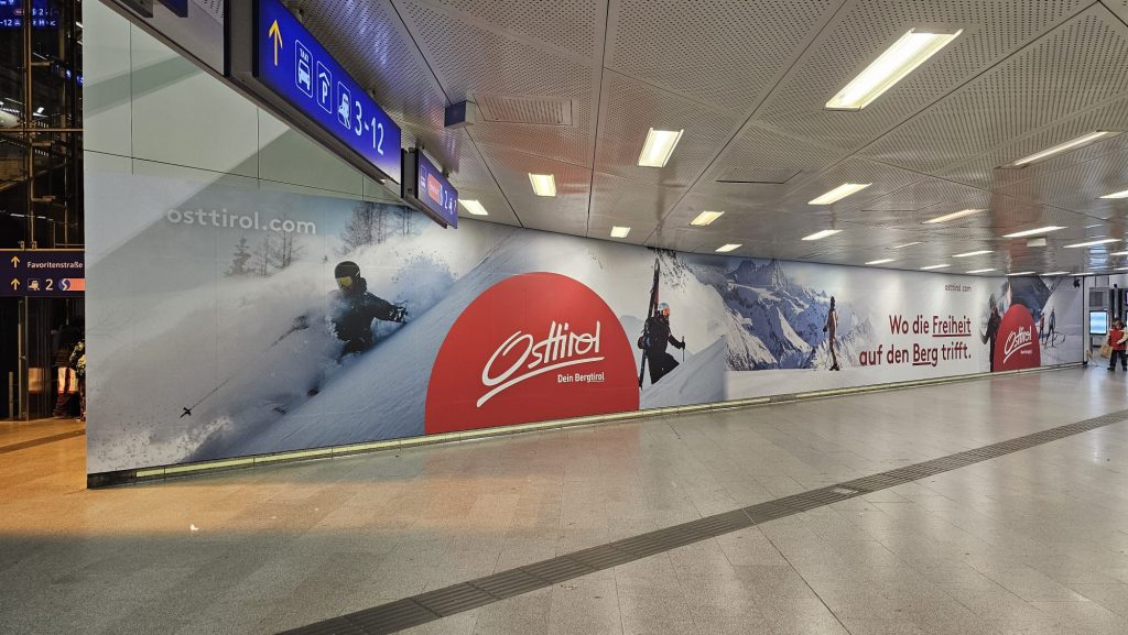Out of Home_Aktivität Osttirol am Hauptbahnhof Wien