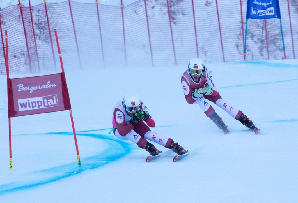 Kategorie „Sehbehindert“ mit Guide beim Para-Ski-Rennen auf der Bergeralm in Steinach am Brenner.