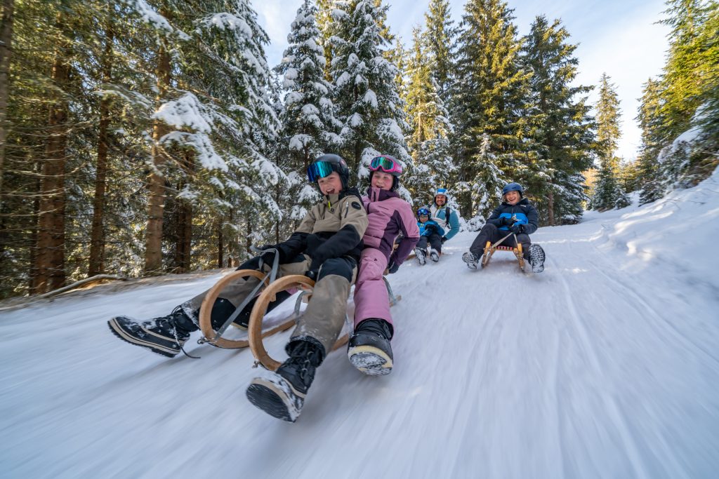 Das Winkeltal ist ein 12 km langes Seitental des Villgratentals, das direkt im Zentrum von Außervillgraten abzweigt. Umgeben von den Villgrater Bergen, deren Gipfel auf knapp 3000m reichen, ist das Winkeltal ein wahres Naturjuwel.