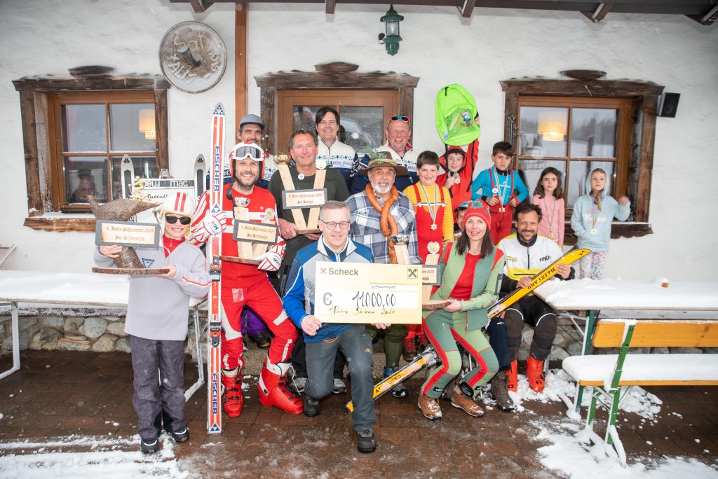 Das Retro Schirennen verbindet sportlichen Spaß mit sozialem Engagement. Sämtliche Spenden der Veranstaltung kommen dem Sozialfonds „Caritas & Wir im Wipptal“ zugute.